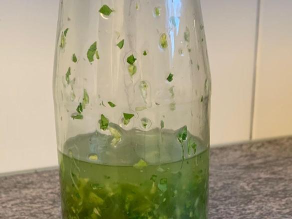 Petersilien- Knoblauch- Öl