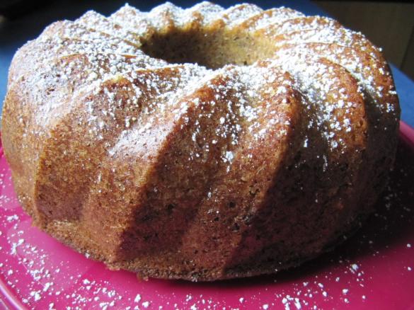 Gugelhupf mit Möhren und Vollkornmehl