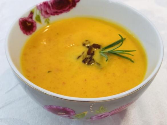 Kürbiscremesuppe mit Ingwer