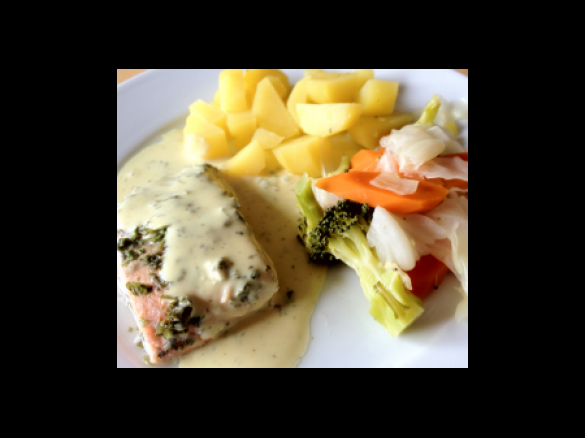 Lachs in Kräuter-Senf-Sauce