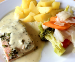 Lachs in Kräuter-Senf-Sauce