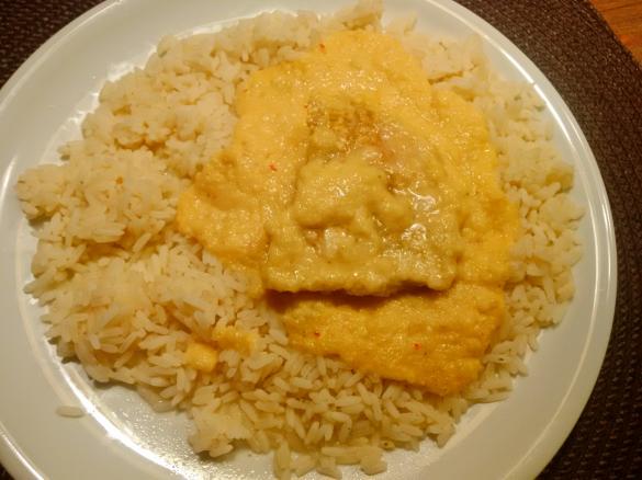 Scharfes Putenschnitzel mit Zwiebel-Käse-Soße