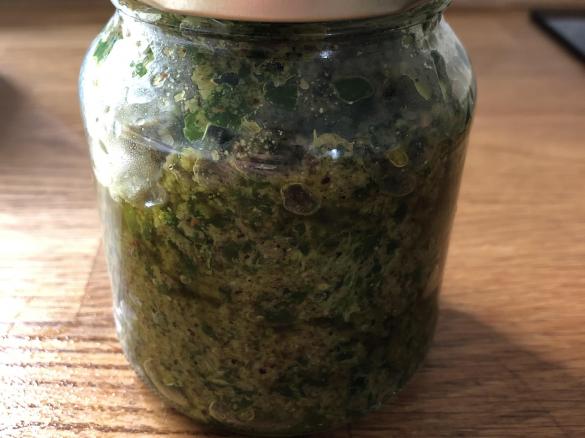 Rucola Haselnuss Pesto