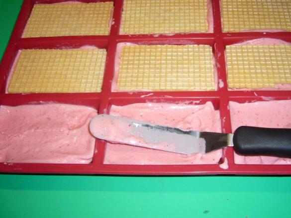 Joghurt Erdbeere Sandwich Eis ++++ außer Melone geht jede Frucht.