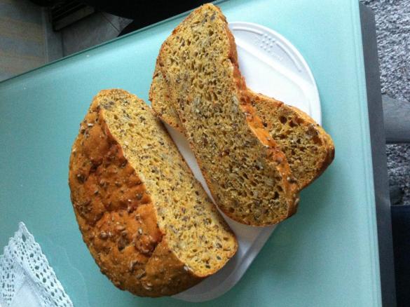 Möhrenbrot mit Dinkelmehl