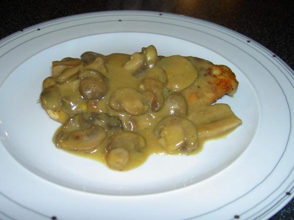 Hähnchenschnitzel mit Champignon-Hollandaise