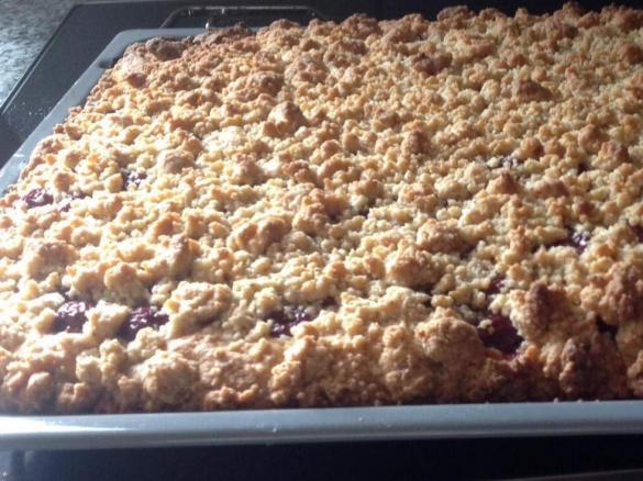 Streuselkuchen mit Kirschen