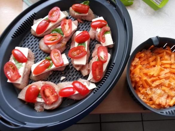 Puten-Minutensteaks mit Feta und Möhren reis