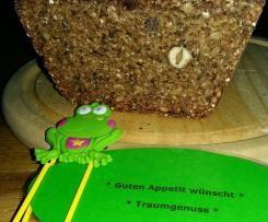 Rheinisches Schwarzbrot mit Haselnüssen