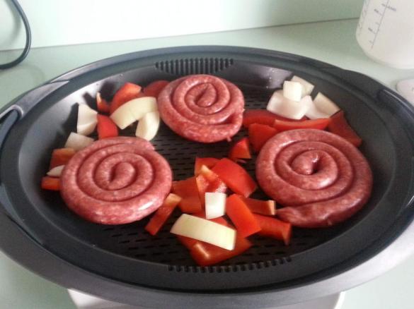 Bratwurstschnecken mit Gemüse 