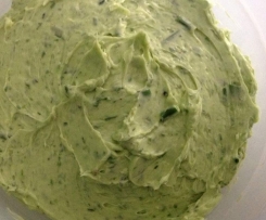 Kräuterbutter mit Bärlauch und Knobi-Gras