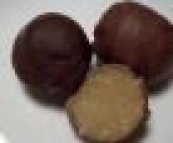 Pralinen mit Marzipan-Kirschwasserfüllung