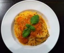 Rohe Tomatensoße .... schmeckt nach Sommer..... :-)