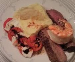 Amerikanisches Kartoffelpüree mit geröstetem Knoblauch