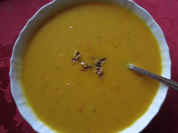 Kürbissuppe mit Walnüssen