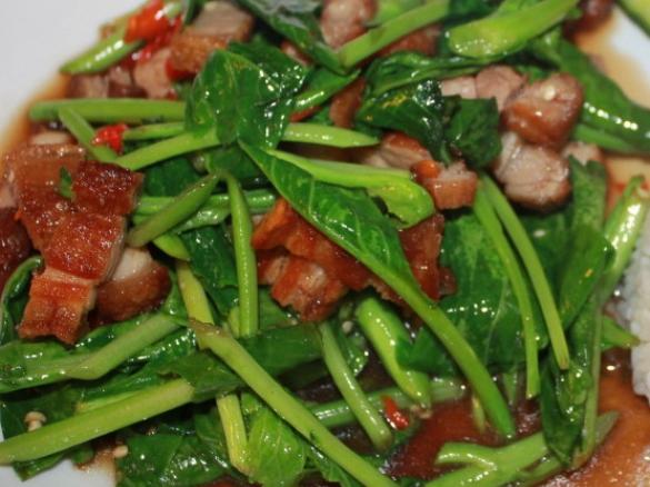 Thai Pad Pak Kanaa Moo Grob