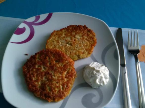 Zucchinipuffer mit Schinken 