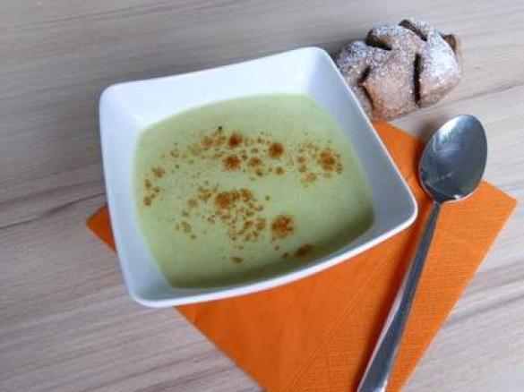 Pfiffige Zucchinicurrycremesuppe