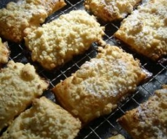 Variation von Vanille-Streusel-Kissen (Blätterteig)