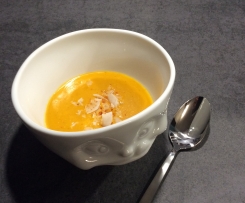 Kürbis-Mango-Kokos Suppe