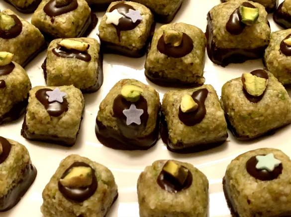 Pistazien-Marzipan-Pralinen