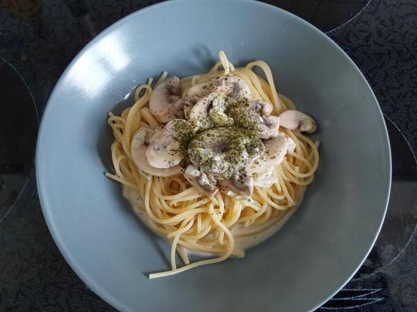 Nudeln mit Champignonsosse