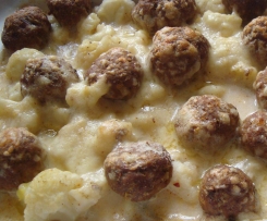 Kartoffel-Blumenkohl Auflauf mit Hackbällchen