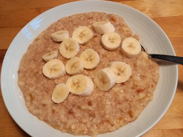 Energielieferndes Frühstücks - Porridge, vegan und laktosefrei.