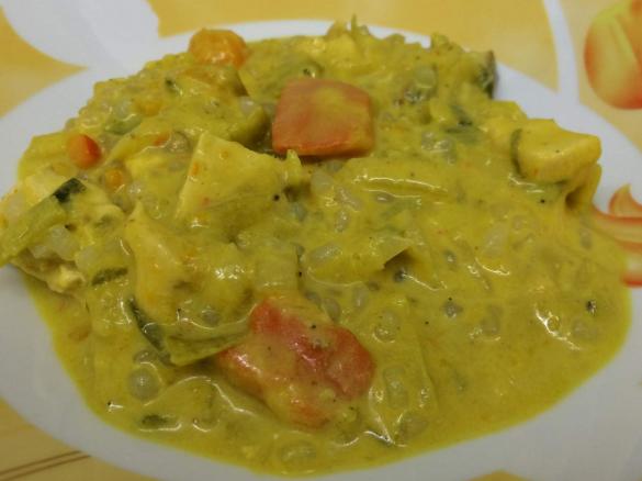 Gemüsecurry mit Putenwürfeln und Shirataki - Low Carb!