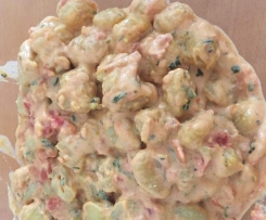 Gnocchi in feiner Mascarpone-Tomatensoße, garniert mit Basilikum und Pistazien - HelloFresh Box