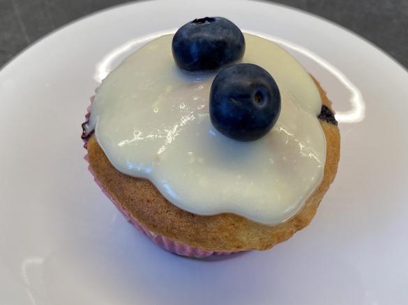 Heidelbeer-Joghurt-Muffins mit Frosting