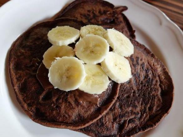 Glutenfreie, vegane Schoko Bananen Pancakes