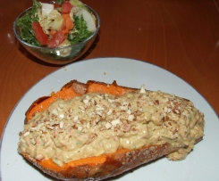 Gebackene Süßkartoffeln mit Avocado-Paprika-Creme