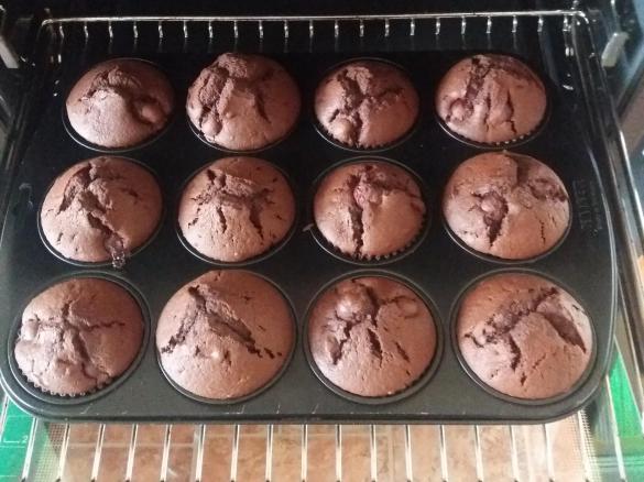 Schokomuffins mit Kirschen
