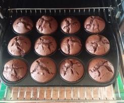 Schokomuffins mit Kirschen