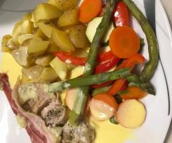Schweinefilet mit Frühkartoffeln, Gemüse und Sauce Hollandaise