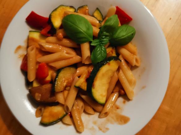 Erdnuss Soße für Pasta (vegan)