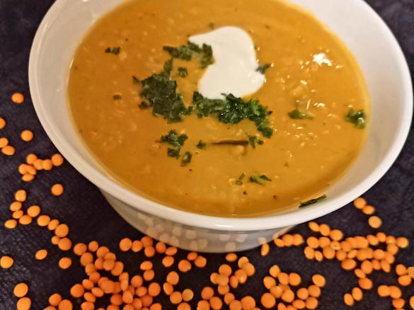 Exotischer Kokos-Linsen-Topf