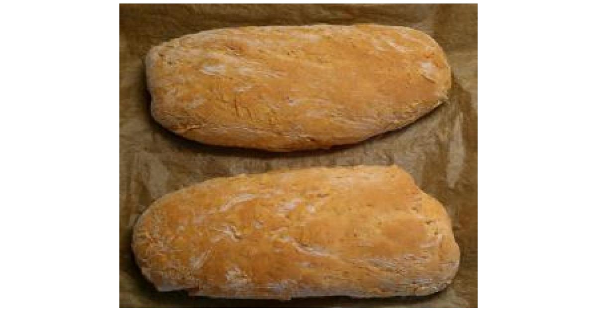 Herzaftes Tomaten-Basilikum-Brot oder Brötchen von Thorsten Emme. Ein ... Herzaftes Tomaten-Basilikum-Brot oder Brötchen von Thorsten Emme. Ein ...