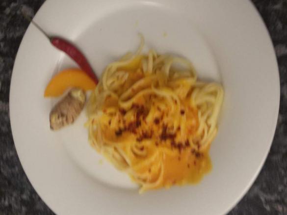 Spagetti mit Pfirsich-Ingwer-Soße