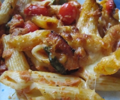 Nudelauflauf mit Tomaten und Mozzarella