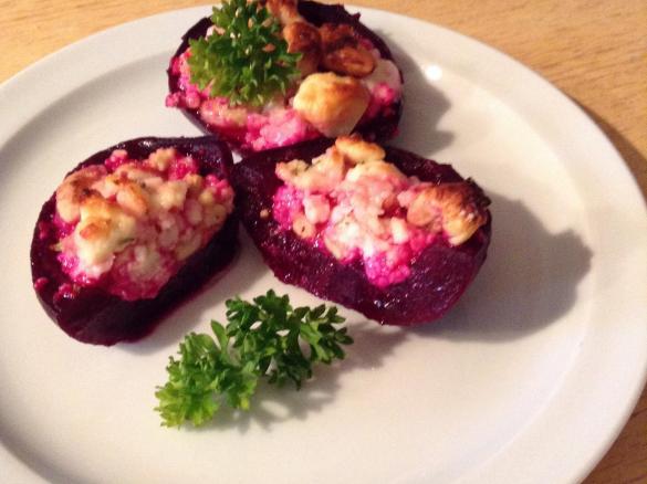Rote Bete gefüllt mit Hirtenkäse
