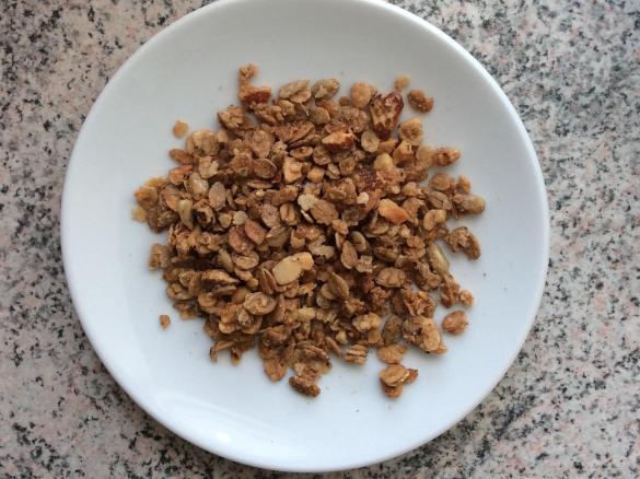 Knuspermüsli mit Nüssen