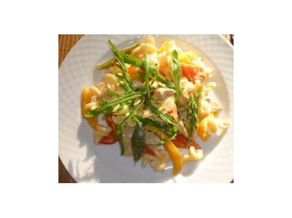 Nudel-Rucola-Topf mit Limettenhähnchen 