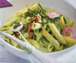 Bärlauch Ziegenkäse Penne mit Pinienkernen