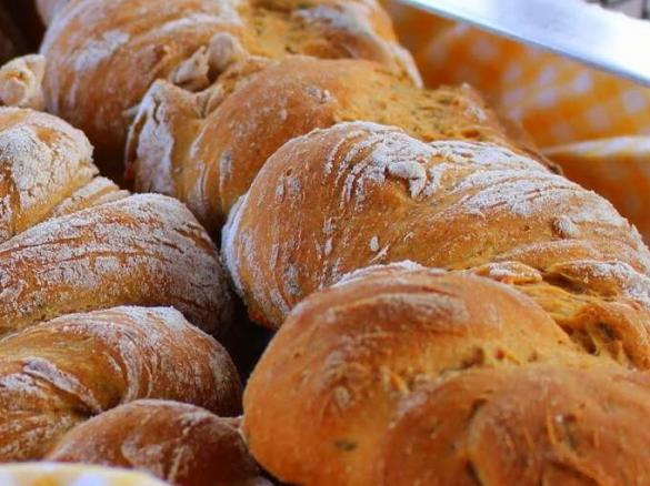 Variation von Baguette auf die Schnelle mit getrockneten Tomaten