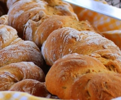 Variation von Baguette auf die Schnelle mit getrockneten Tomaten