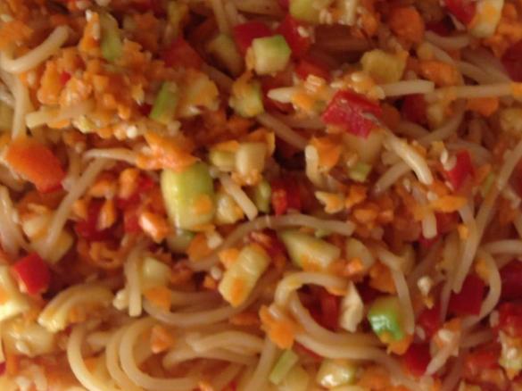 Sommerlicher Nudelsalat mit Mie-Nudeln