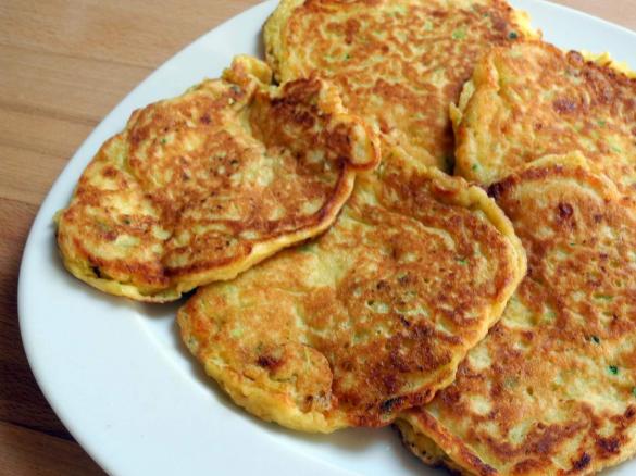 Zucchini-Schafskäse-Plätzchen