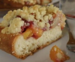 Hefestreuselkuchen mit Obst